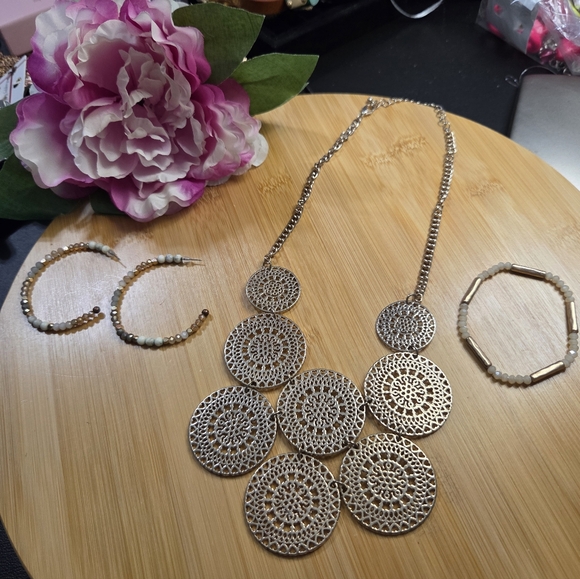 Jewelry - Gold Filigree Jewelry Set